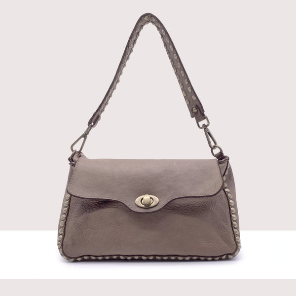 COLONIA - Borsa a tracolla in vera pelle lavorazione vintage con borchie