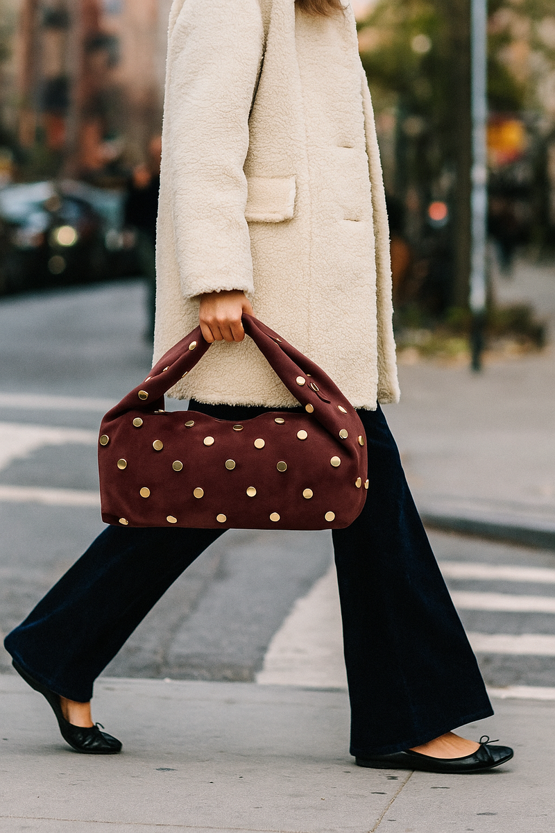 PORTO ROTONDO - Sacca in vero camoscio con borchie